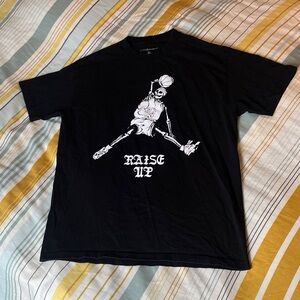 Trillblazin “Raise Up” black cotton t shirt size L